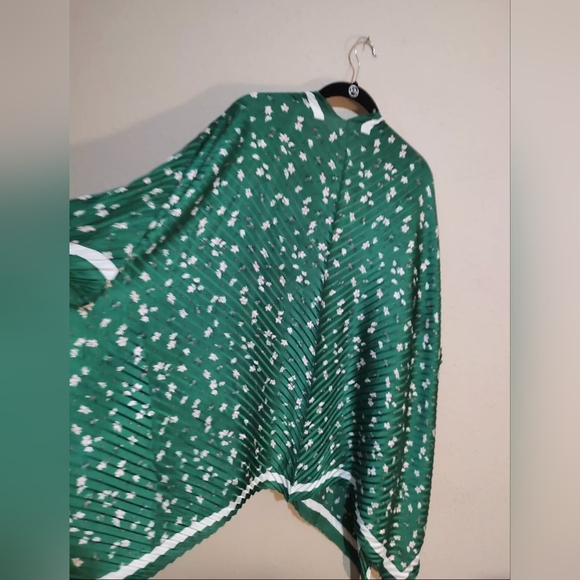 Banana Republic Silky Green Floral Accordion Style Kimono, OSFM - Picture 2 of 6
